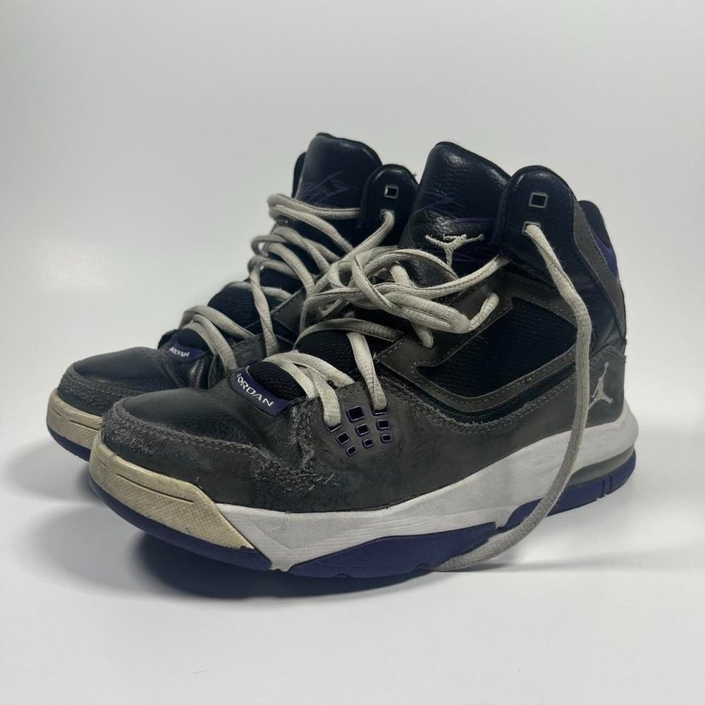 Used Vintage Jordan’s Sneakers Purple / Grey​